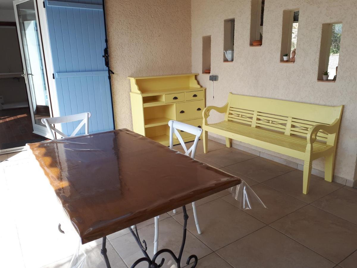 L'Oustaou De L'Estama Bed & Breakfast Rocbaron Exterior photo