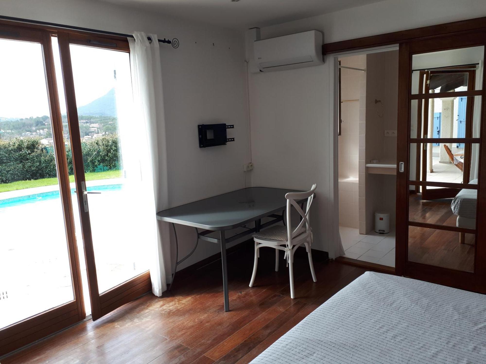 L'Oustaou De L'Estama Bed & Breakfast Rocbaron Exterior photo